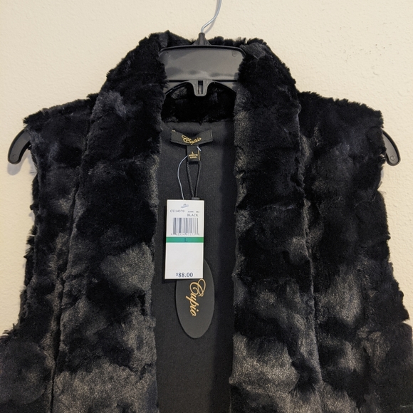 Cupio Black Furry Vest - Picture 2 of 3